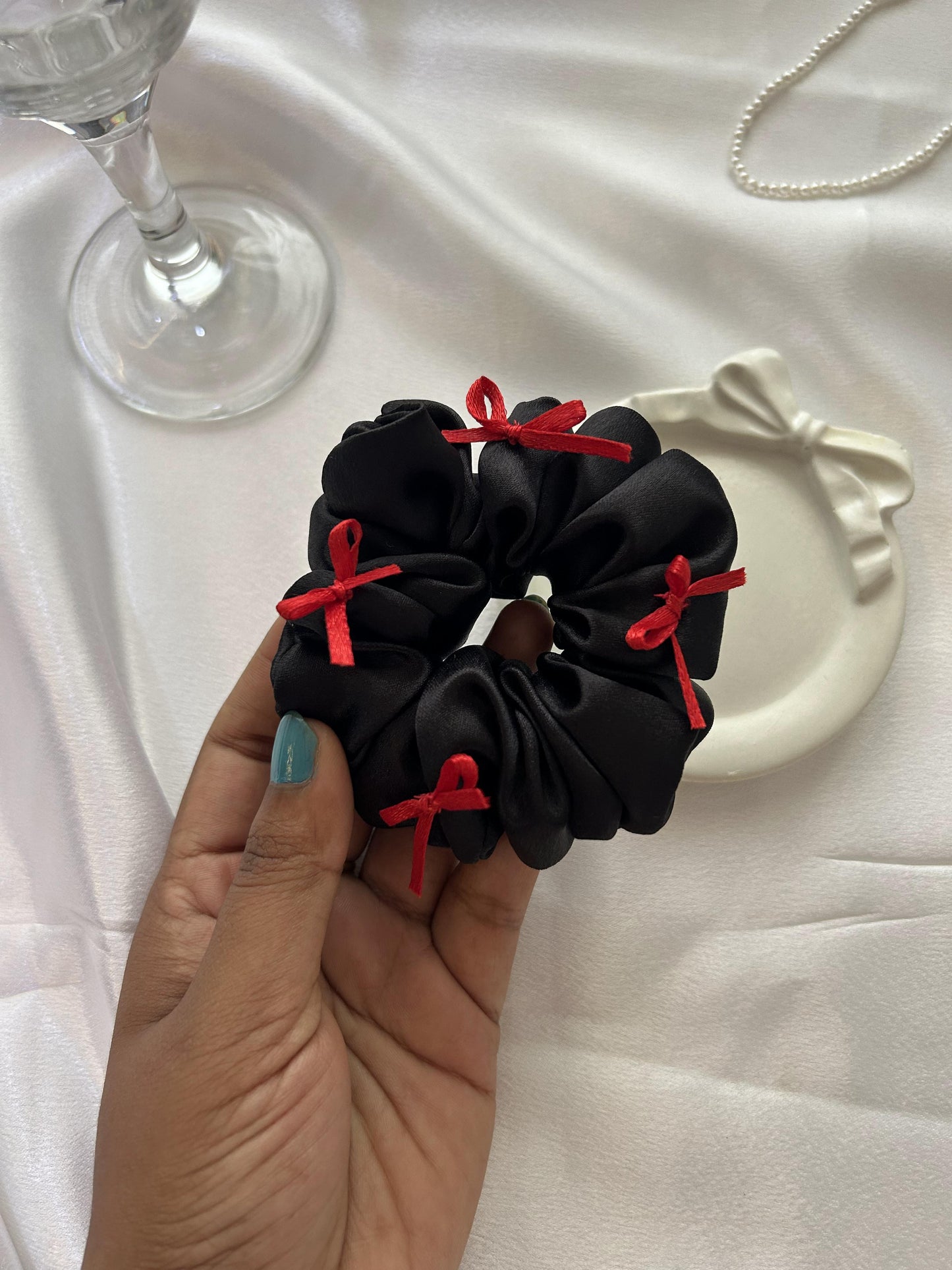 Noir & Ribbon