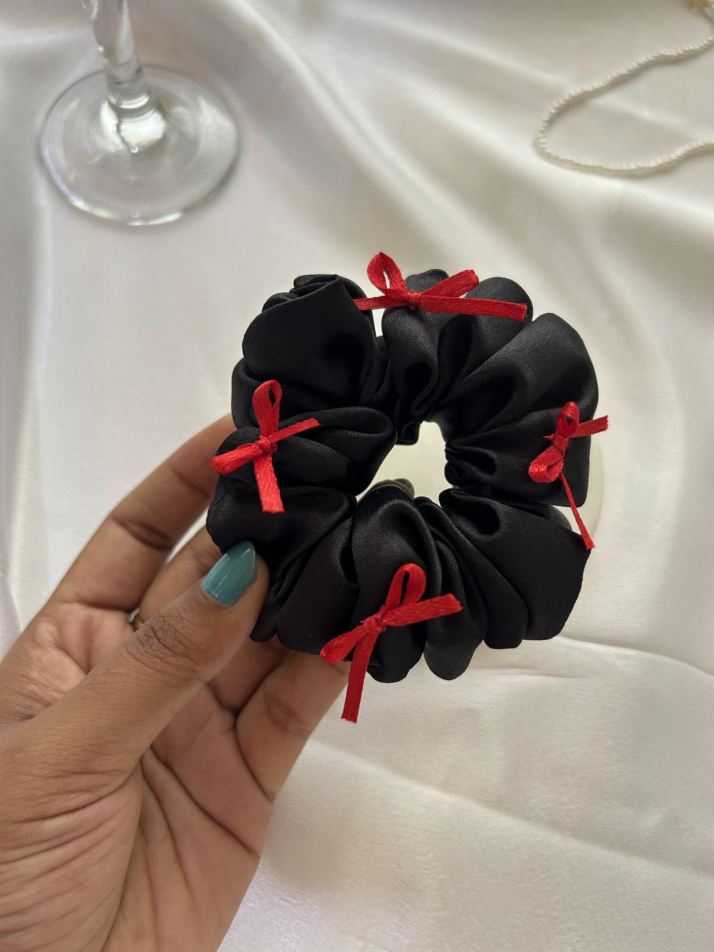 Noir & Ribbon