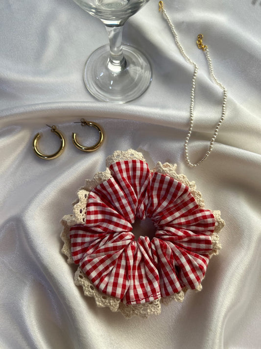 The Picnic Sweetheart – Vintage Gingham & Lace Scrunchie