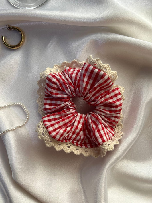 The Picnic Sweetheart – Vintage Gingham & Lace Scrunchie
